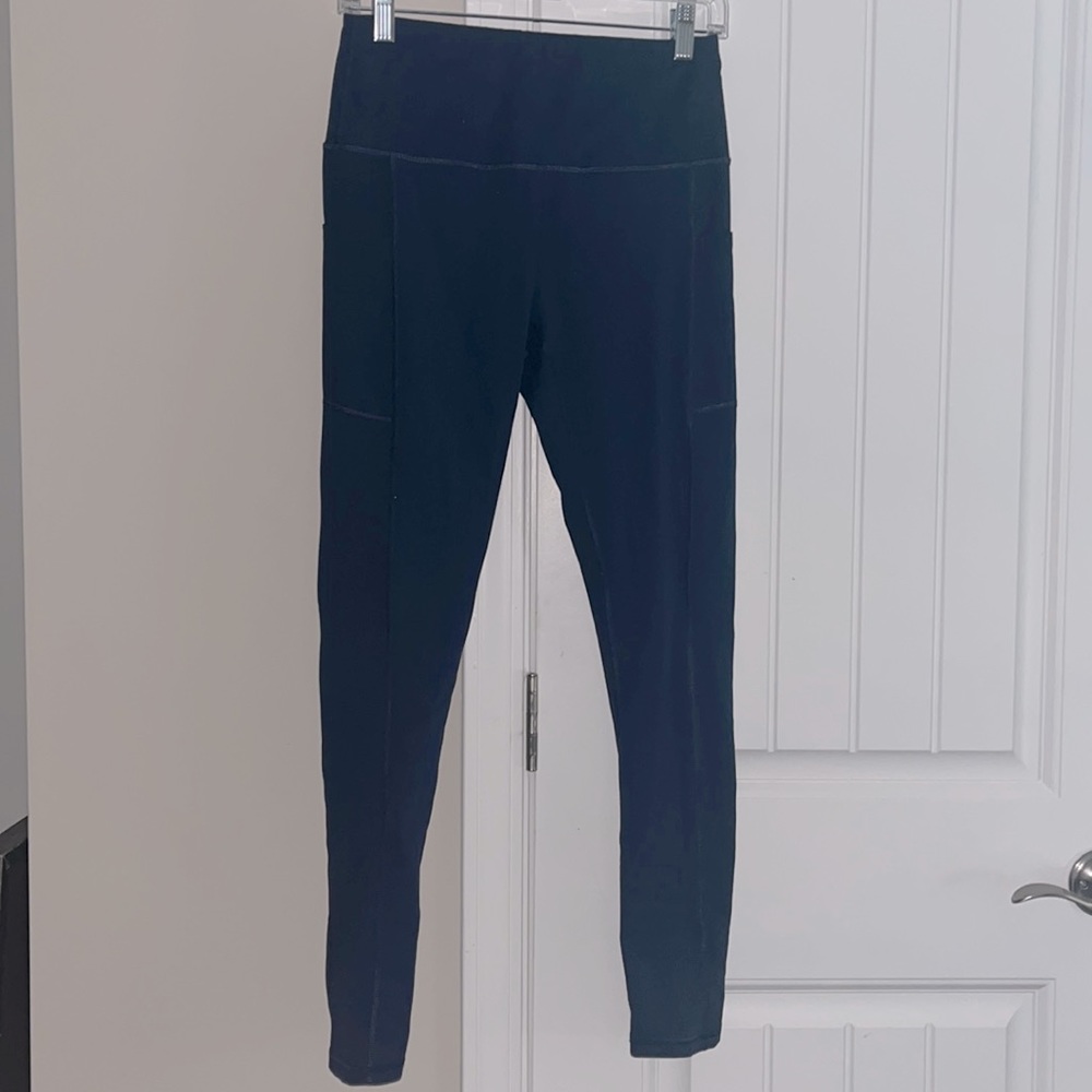 Women’s high waisted navy blue full length leggings with pockets